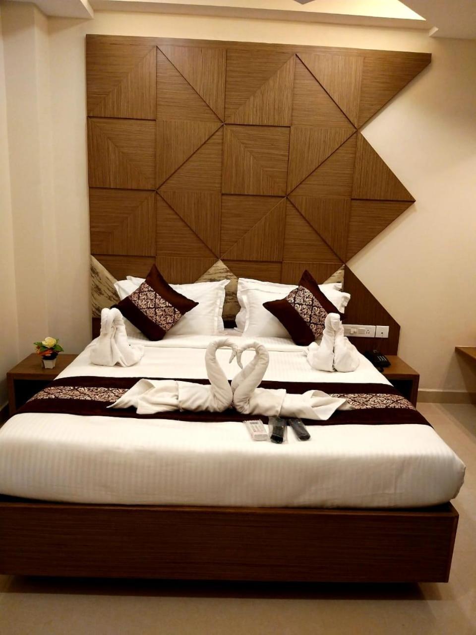 Hotel Grand Elegant Chennai Zewnętrze zdjęcie
