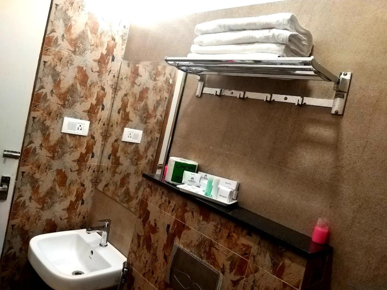Hotel Grand Elegant Chennai Zewnętrze zdjęcie