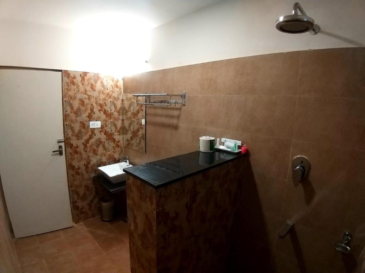 Hotel Grand Elegant Chennai Zewnętrze zdjęcie