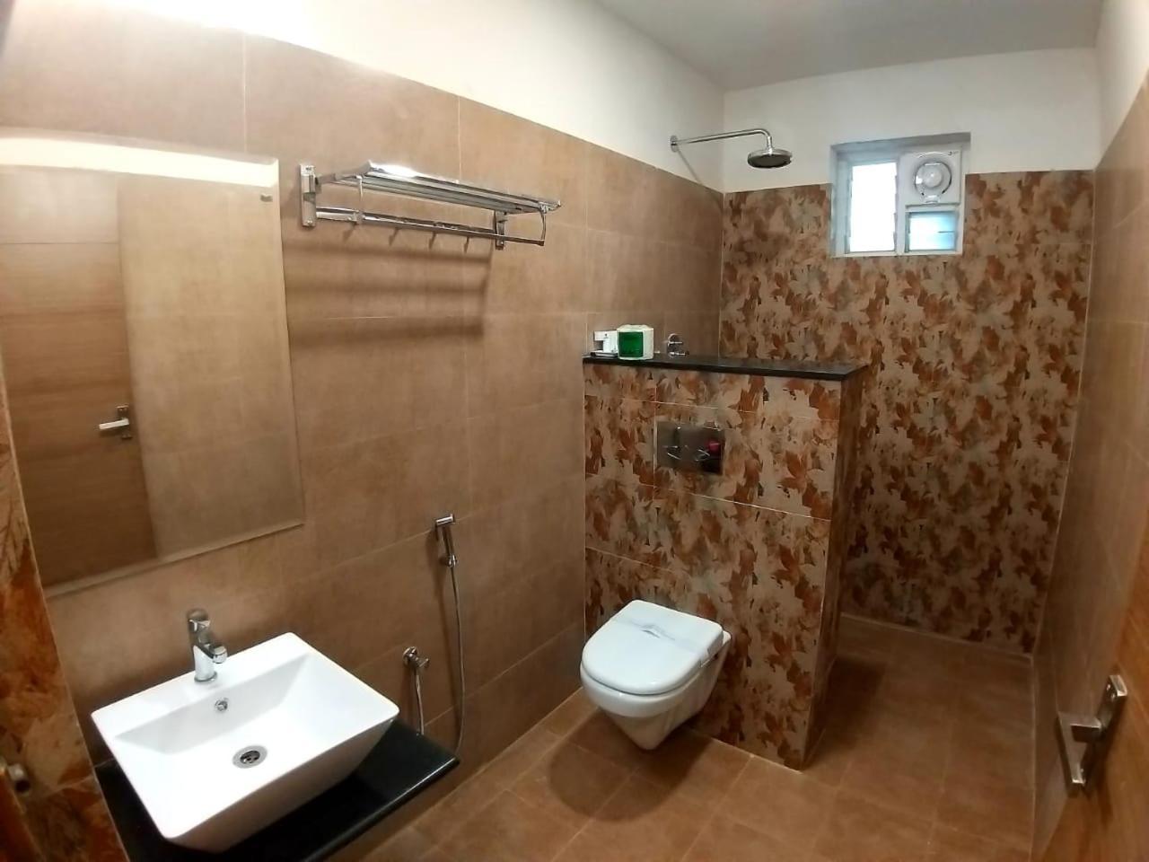 Hotel Grand Elegant Chennai Zewnętrze zdjęcie