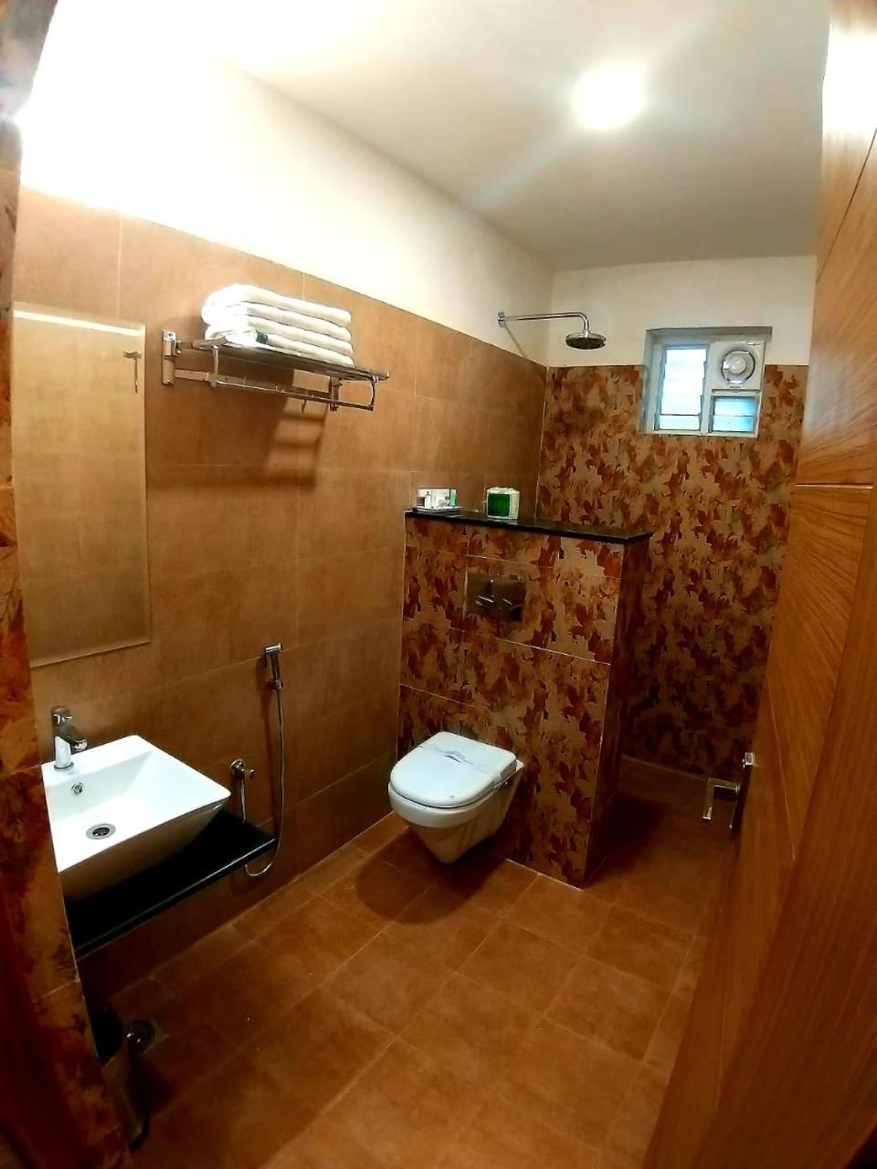 Hotel Grand Elegant Chennai Zewnętrze zdjęcie